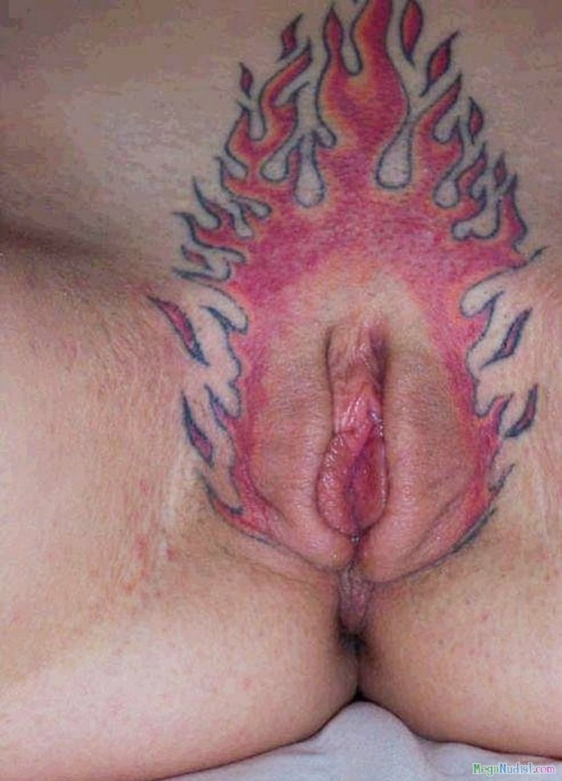 Женские Татуировки на вагине