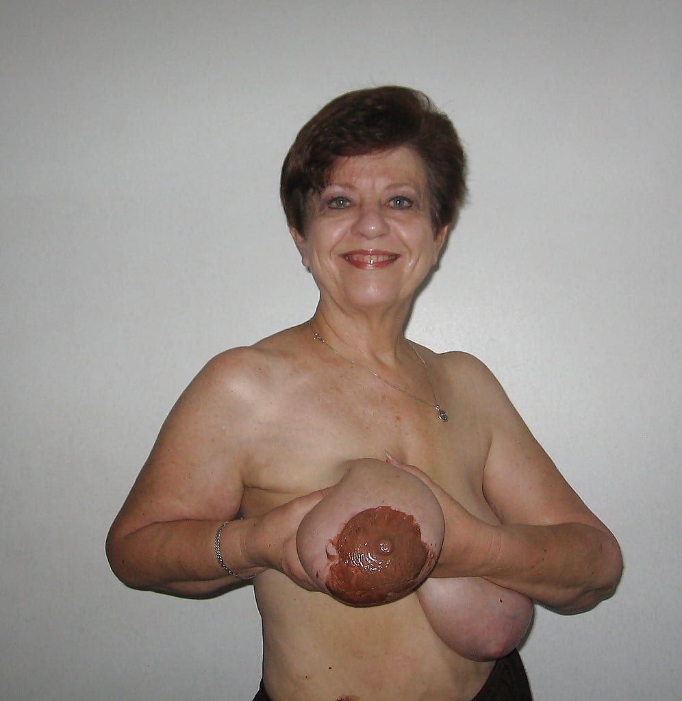 Большие висячие сиськи старух