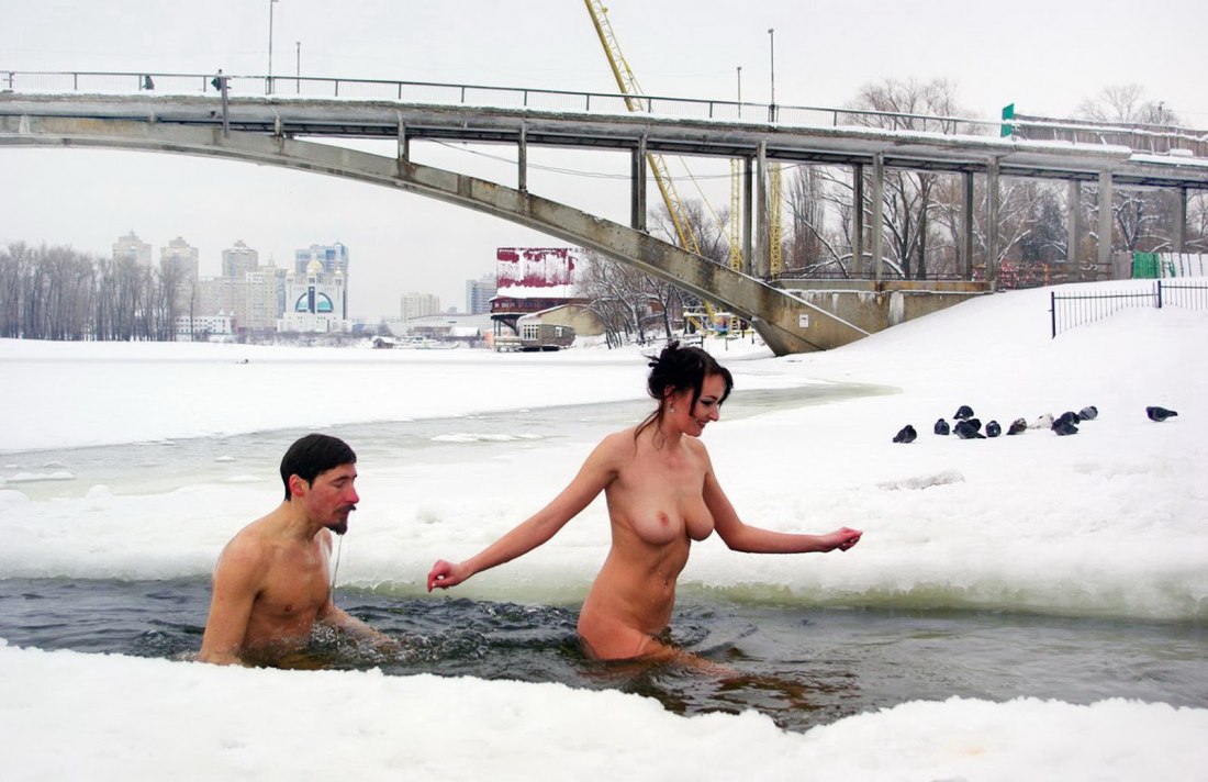 Купание в проруби женщины голые