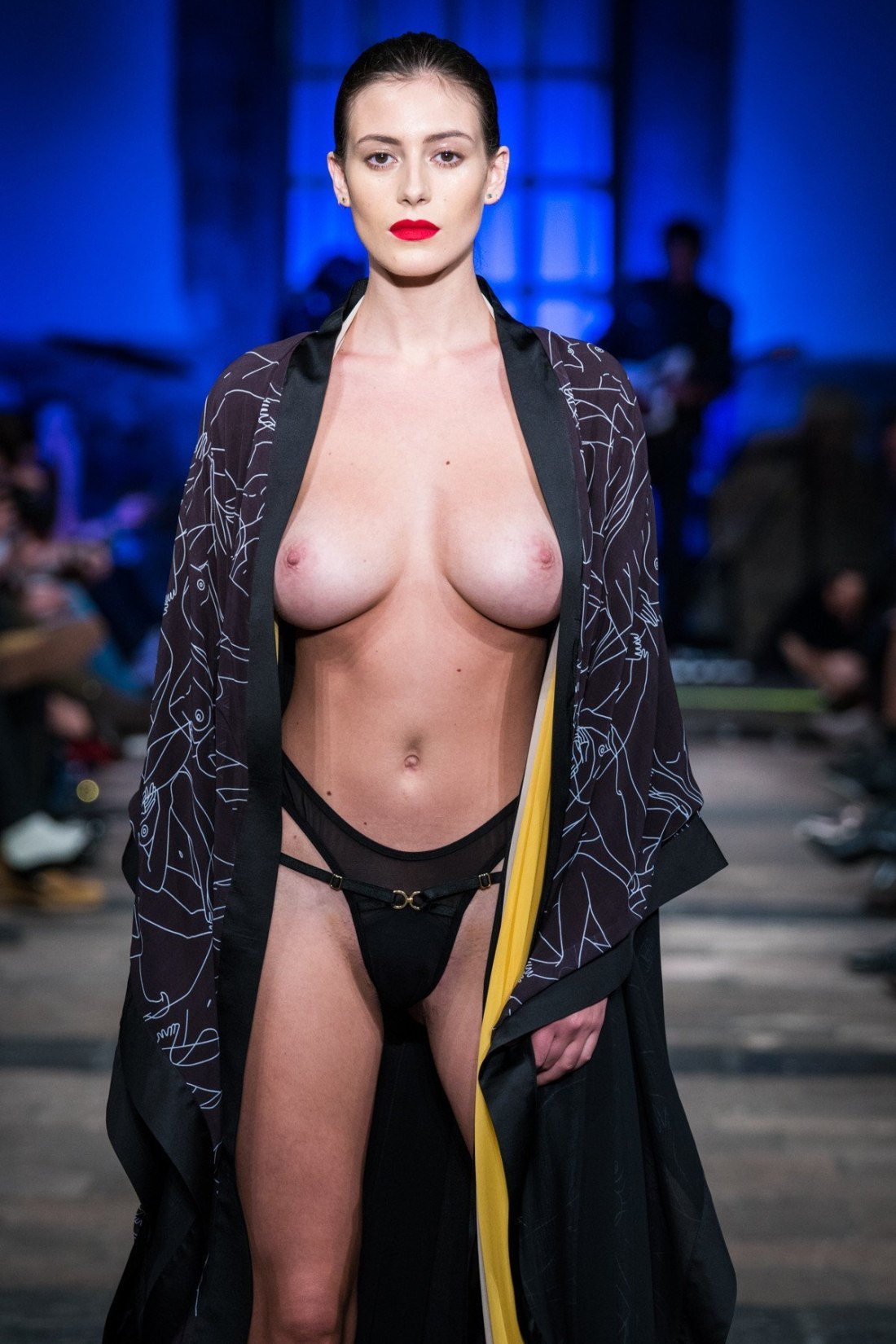 Мадалина пика hot