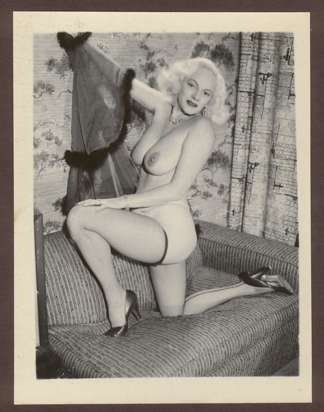 Бетти Бросмер (Betty Brosmer) голая