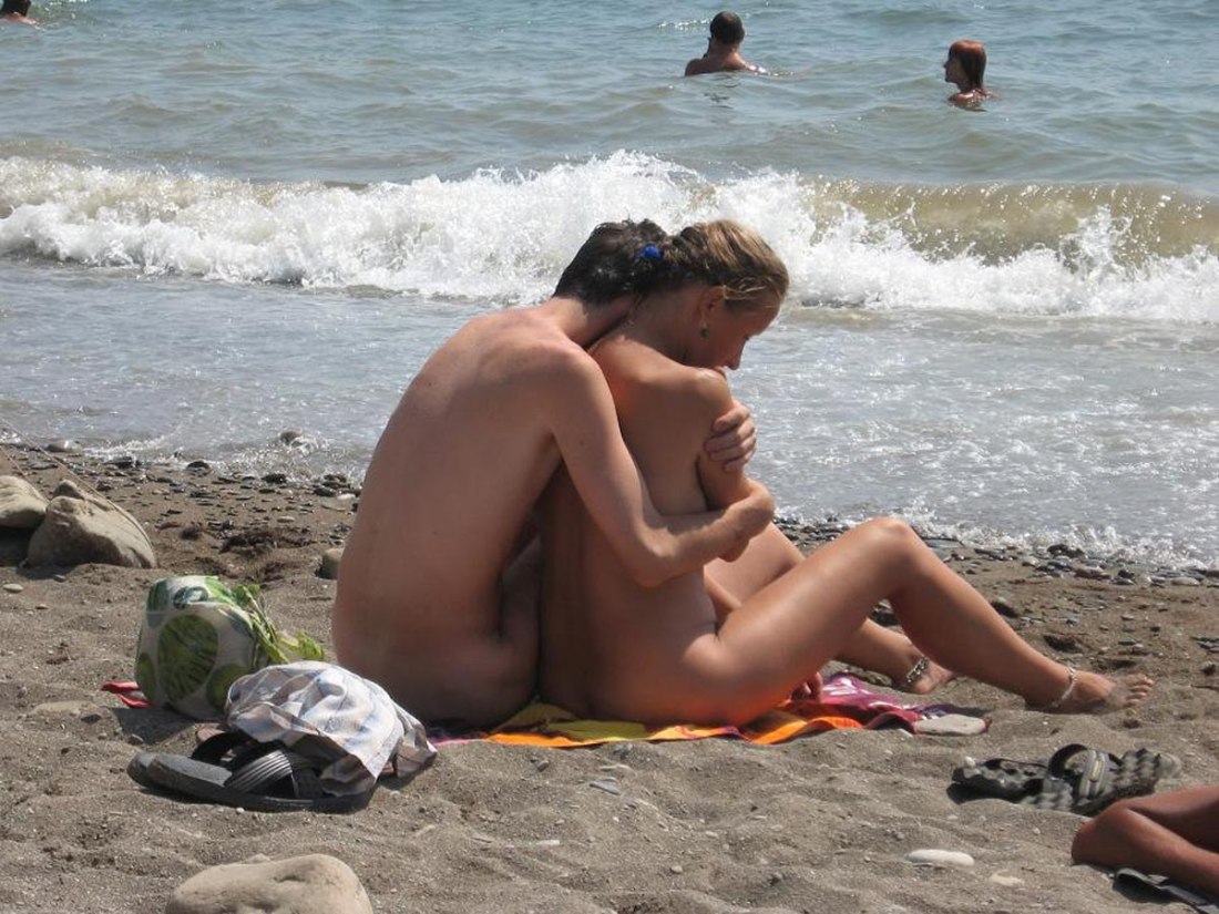 Голые на пляже черного моря