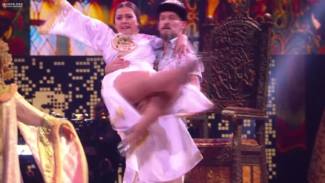 Maria Bella полностью голая
