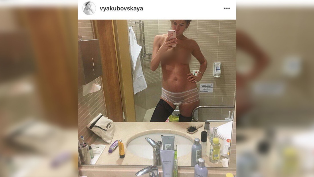 Анна Ковальчук без трусов