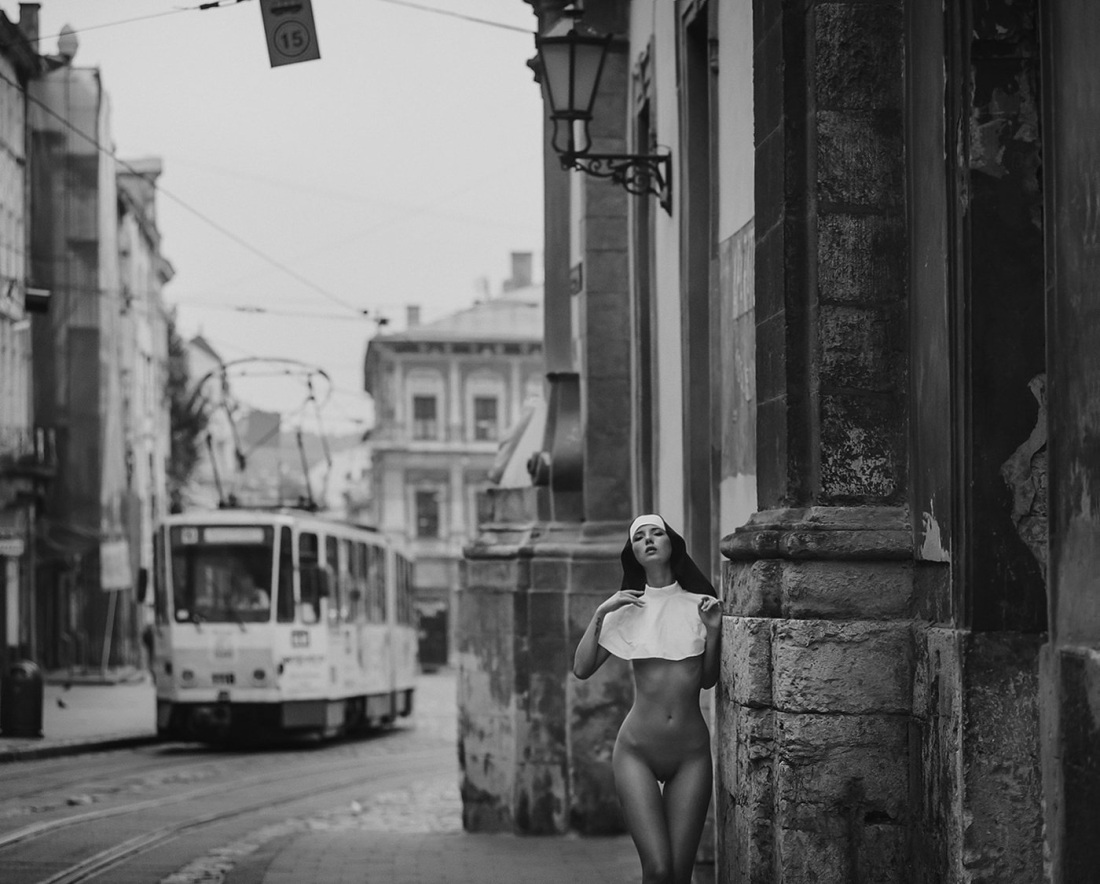 Фотосессия в стиле ню на улице