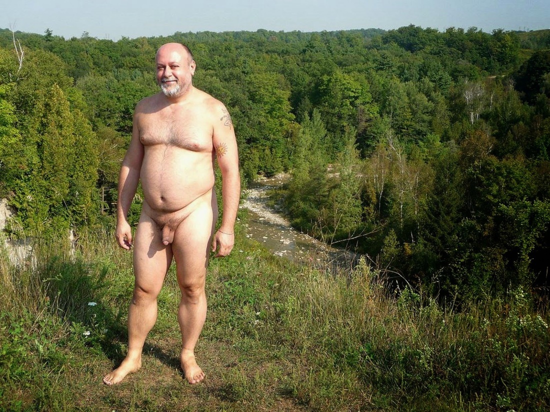 Голые пожилые женщины на пляже