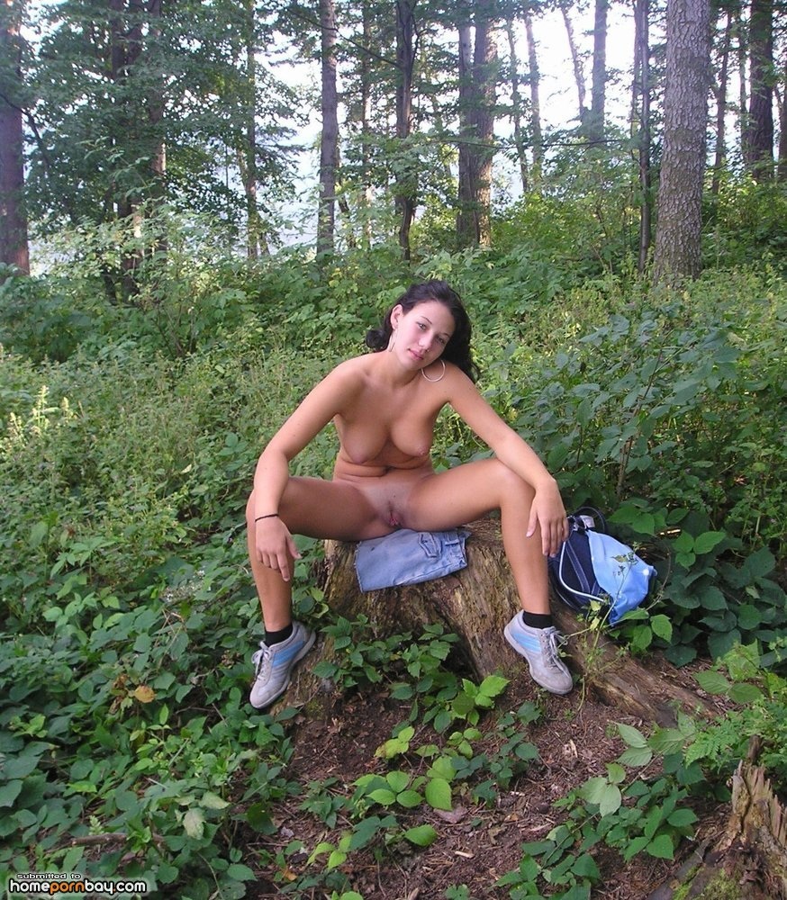 Девушки ебутся на природе