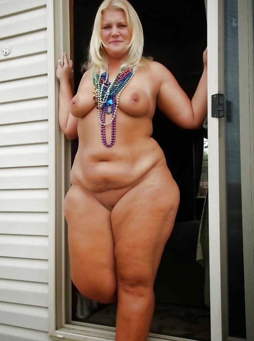 Голые бабки с широкими бедрами
