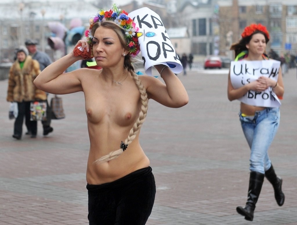 Девушки эксгибиционистки