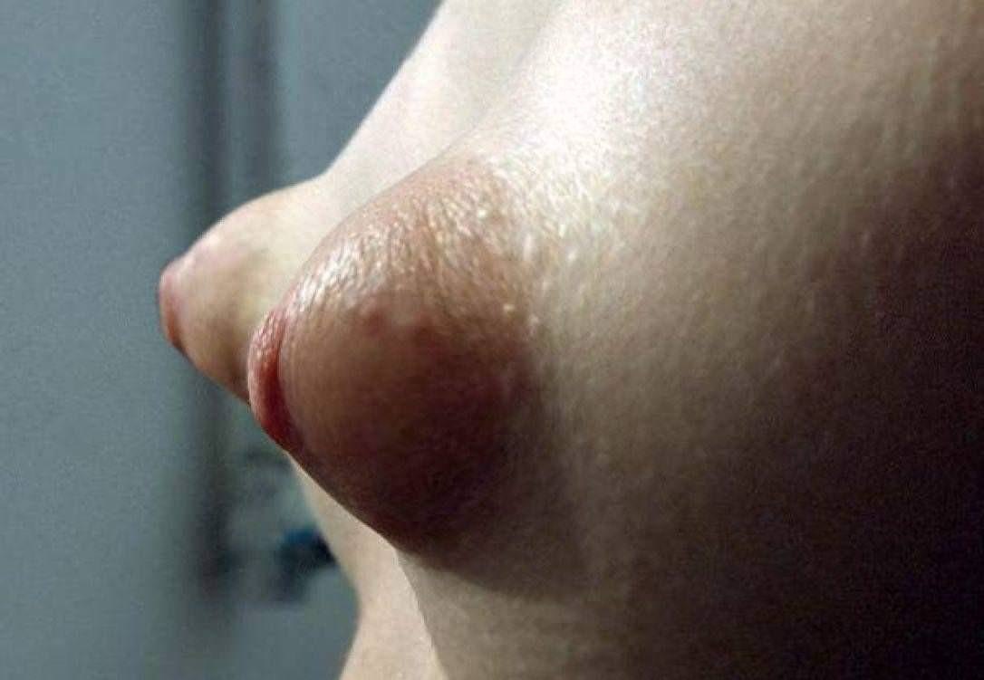 Член между красивых Сисек