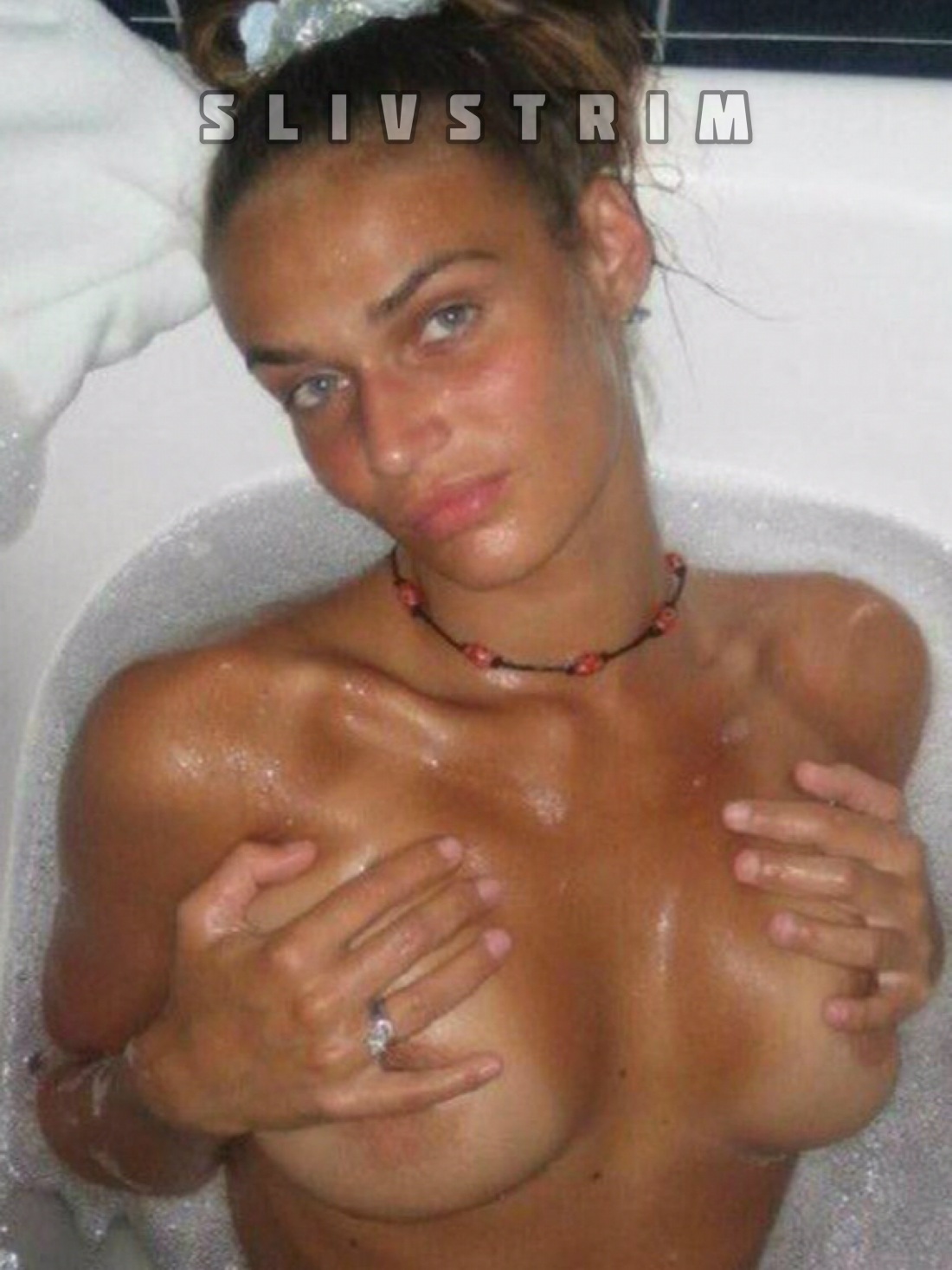 Айза Долматова фото без трусов