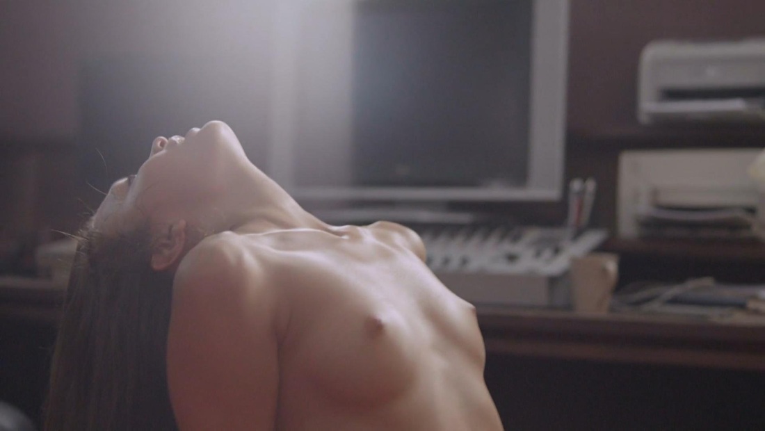 Marine Vacth молода и прекрасна голая