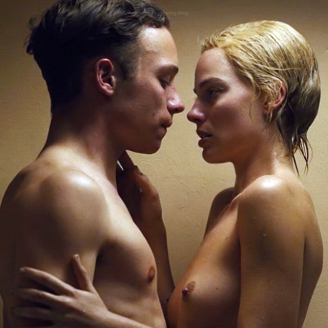 Голая Марго Робби (Margot Robbie)