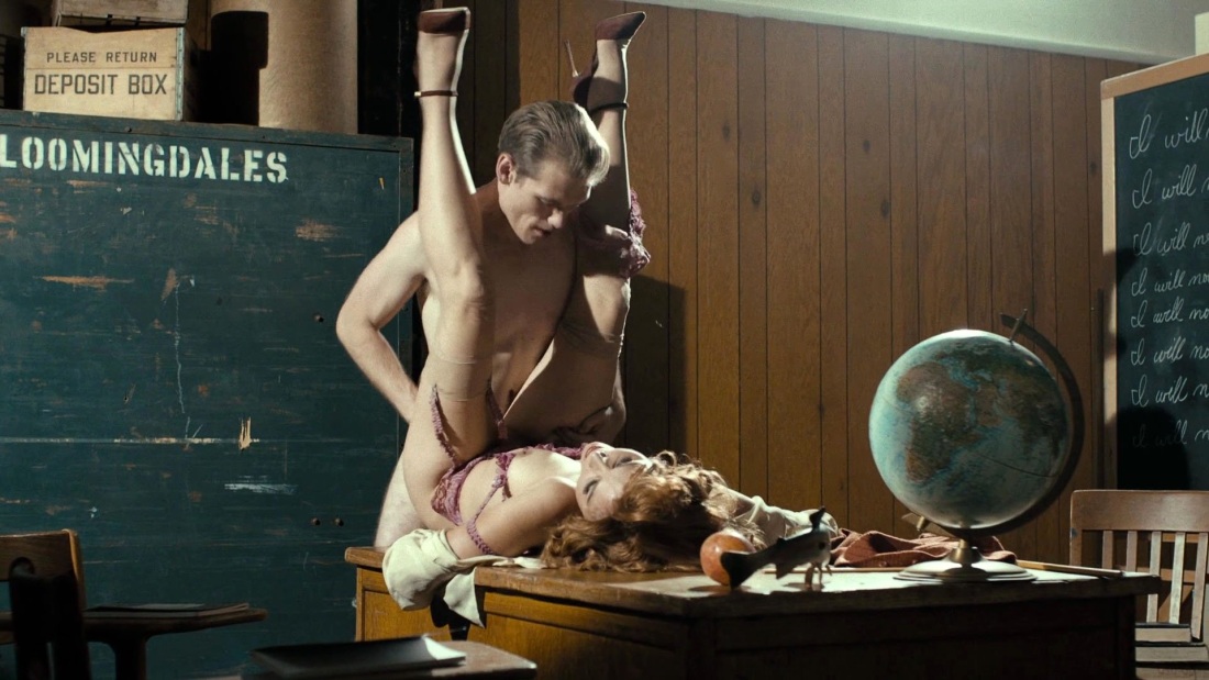 Мэгги Джилленхол nude in Deuce