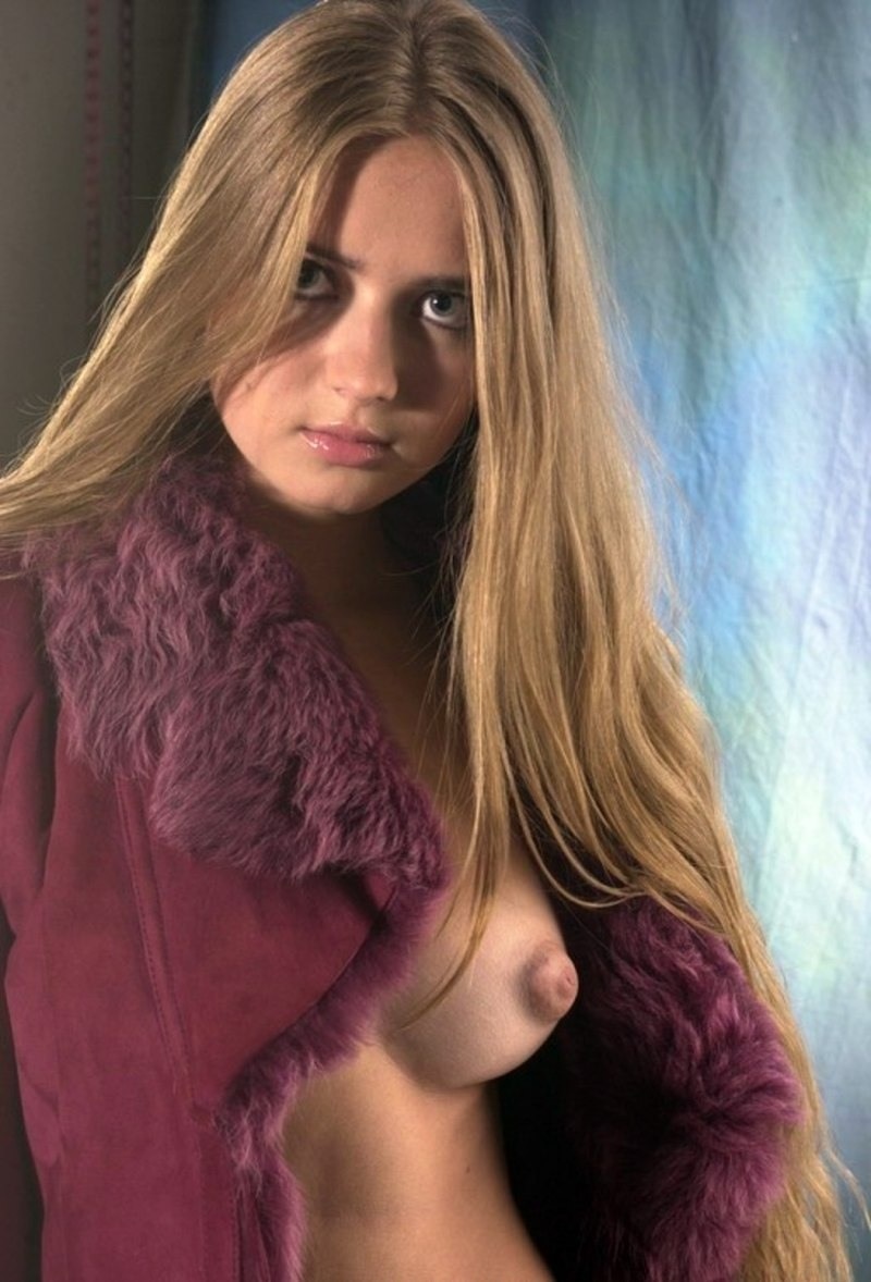 Юлия ахонькова ню