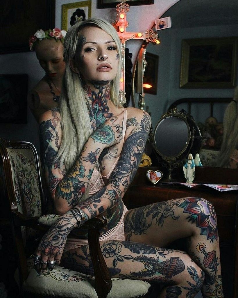 Паула Левина Tattoo model
