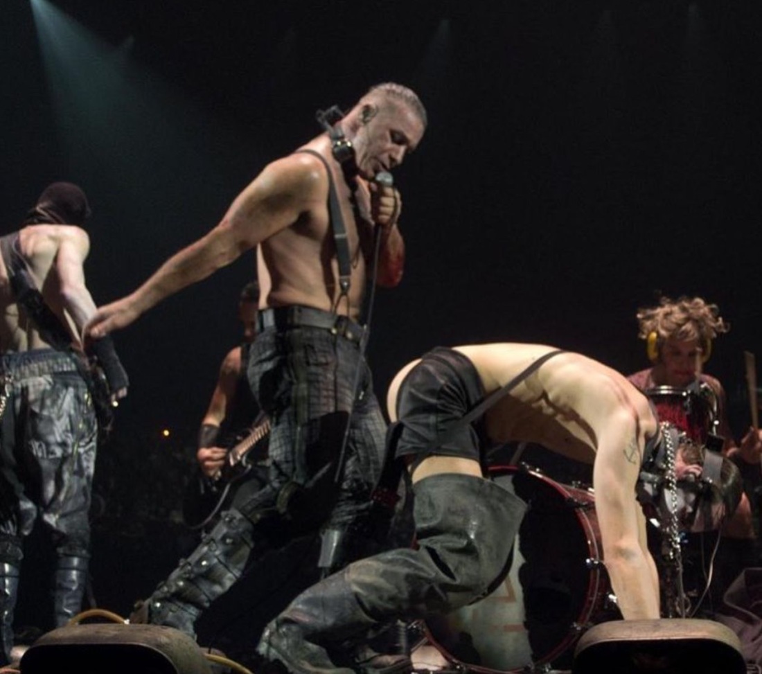Pussy группы Rammstein