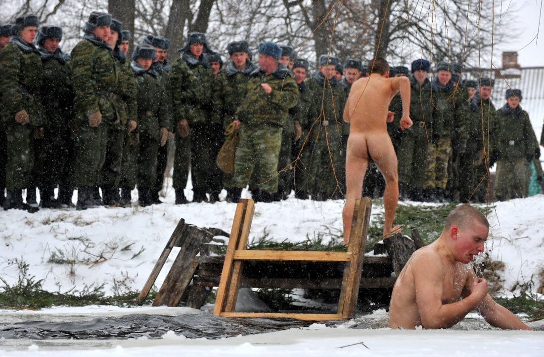 Голые девки в военной форме