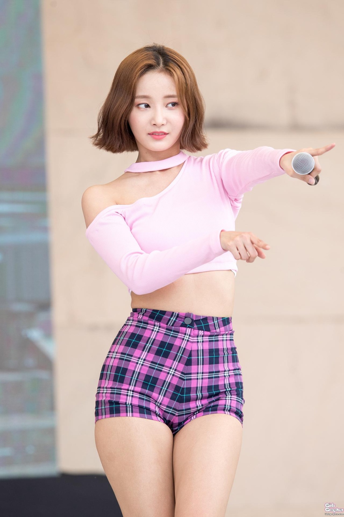 Нэнси из группы MOMOLAND
