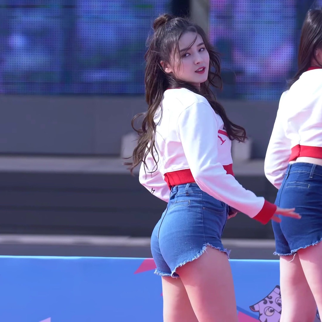 Nancy MOMOLAND фигура