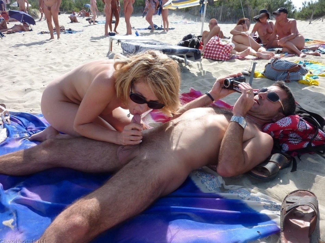 Голые девчонки на обычном пляже