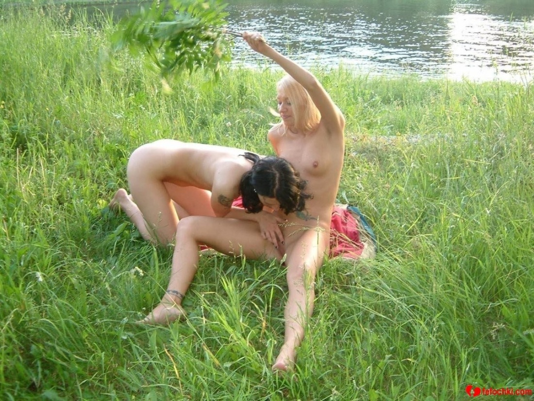 Пьяные девушки голышом