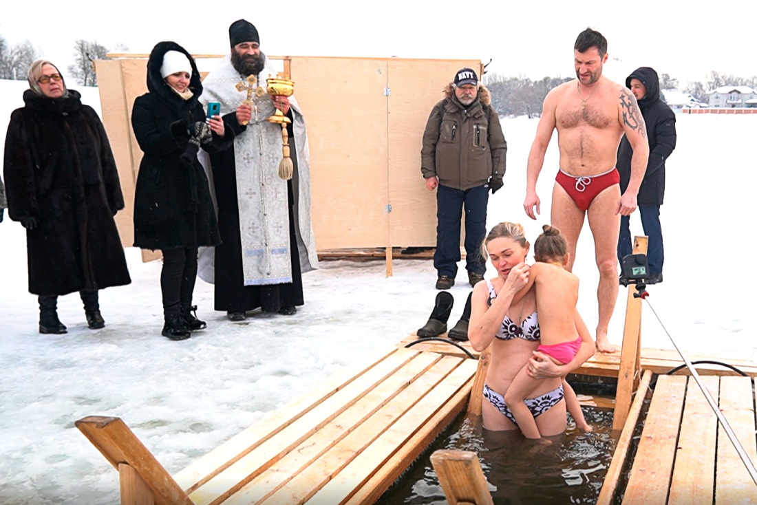 Крещение девушки