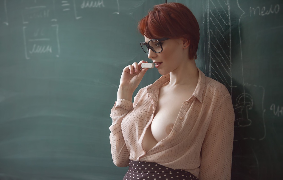 Голая учительница в школе