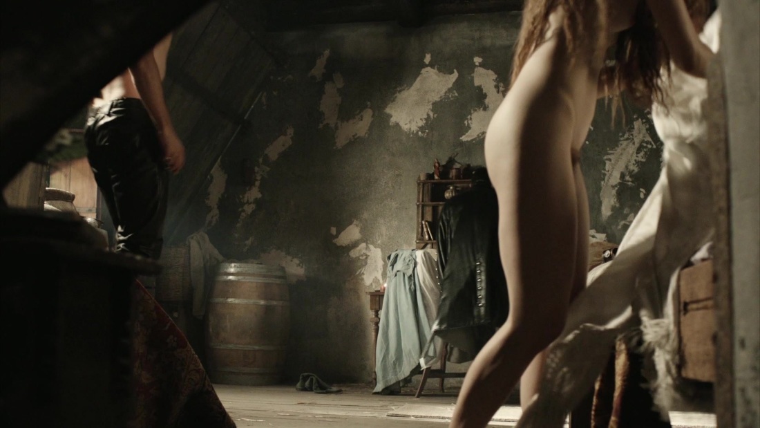 Голая Лара Пулвер (Lara Pulver)