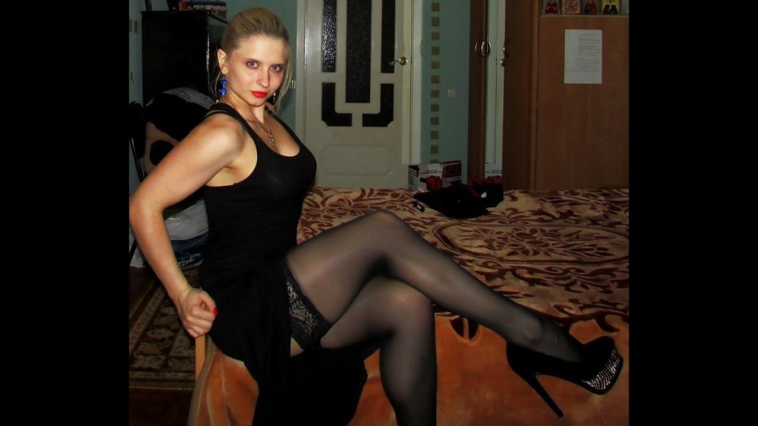 Три школьницы на природе