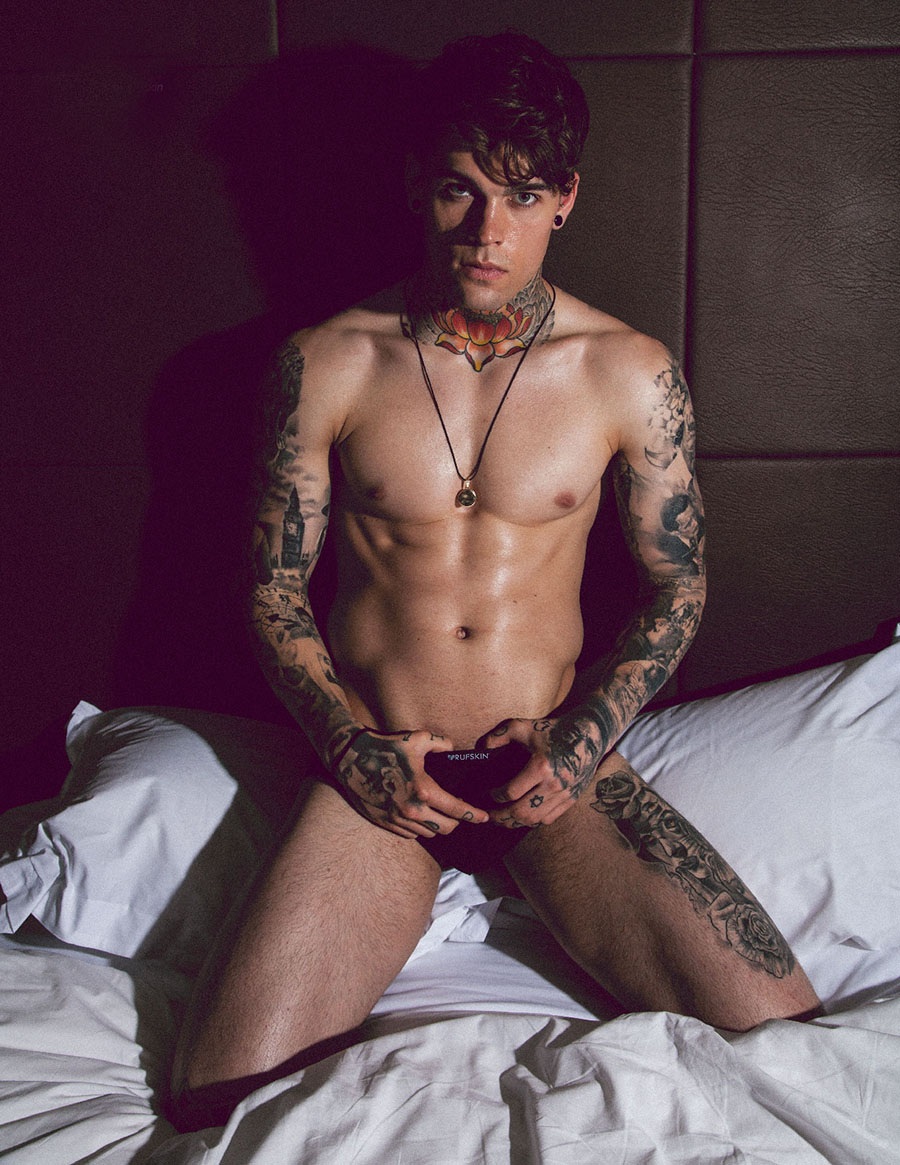 Stephen James голый