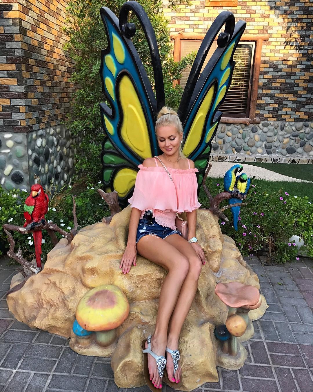 Марина Африкантова ноги