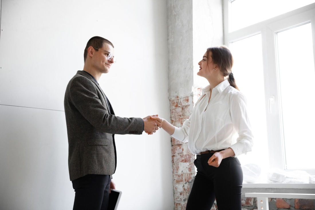 PROPERTYSEX extremely good-looking agent learns New sales Tactics