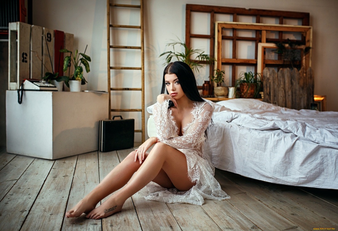 Дениз милани lingerie