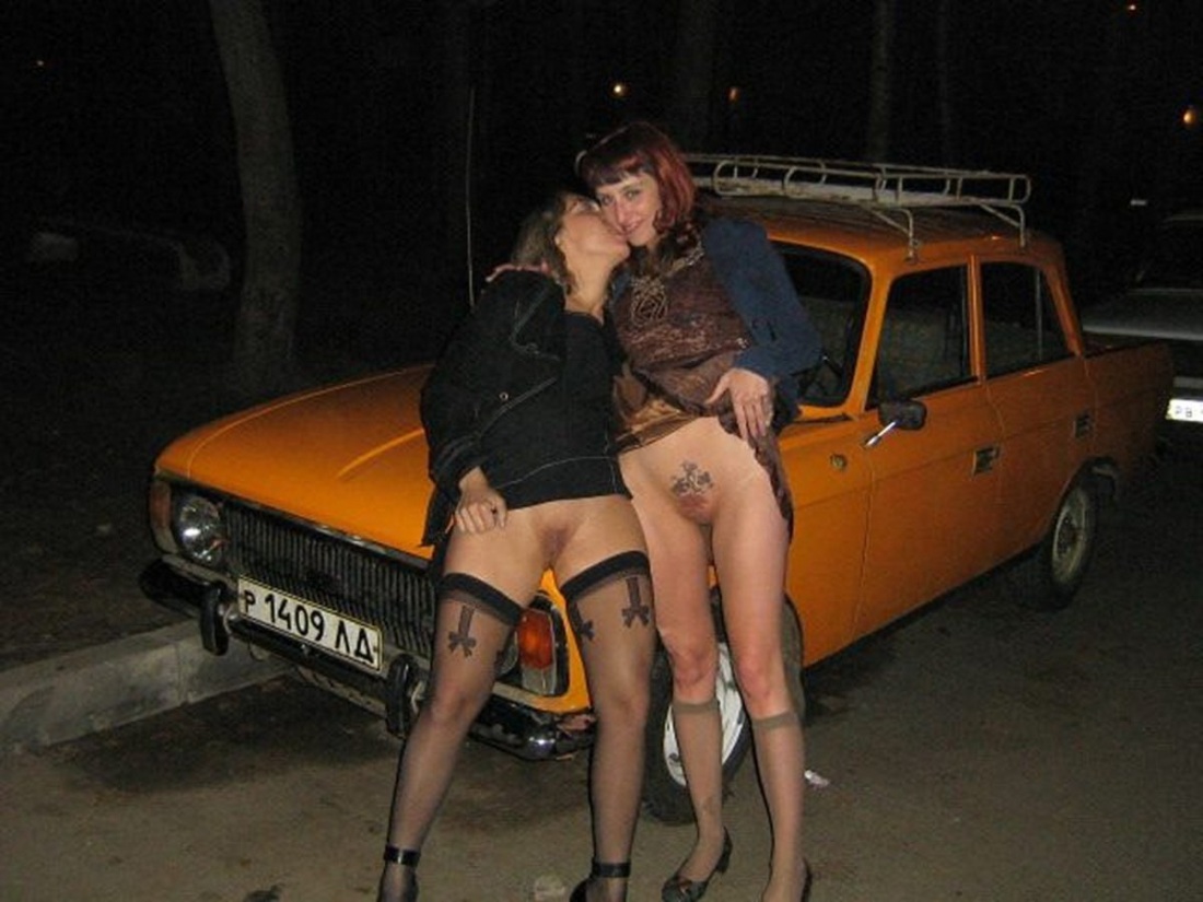 Голые женщины на трассе