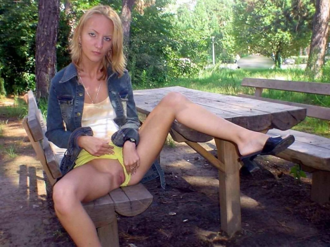 Девушки в юбках без трусов