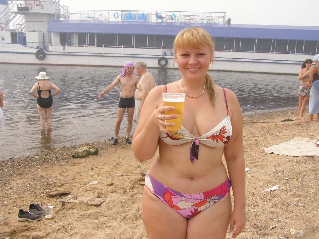 Пожилые женщины в купальниках