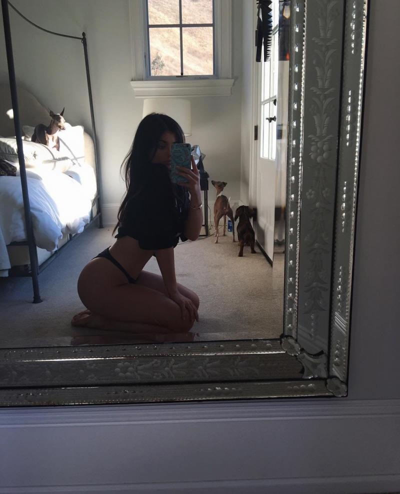 Kylie Jenner and Kendall Jenner feet