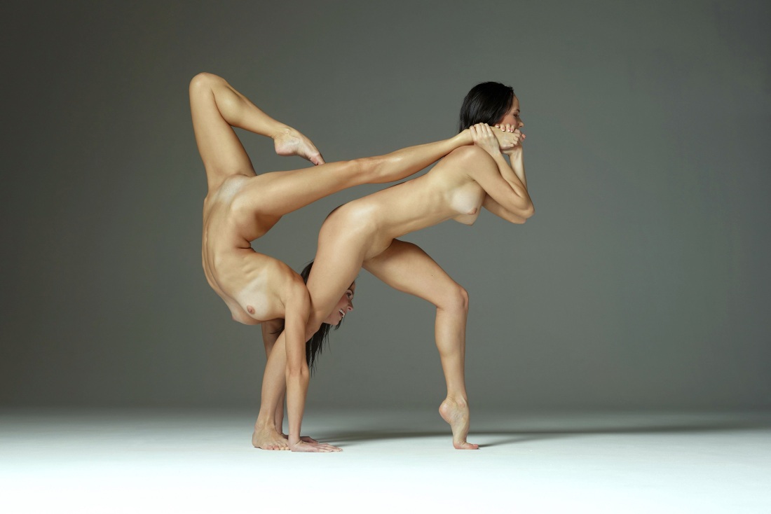 Julietta & Magdalena гимнастки ню