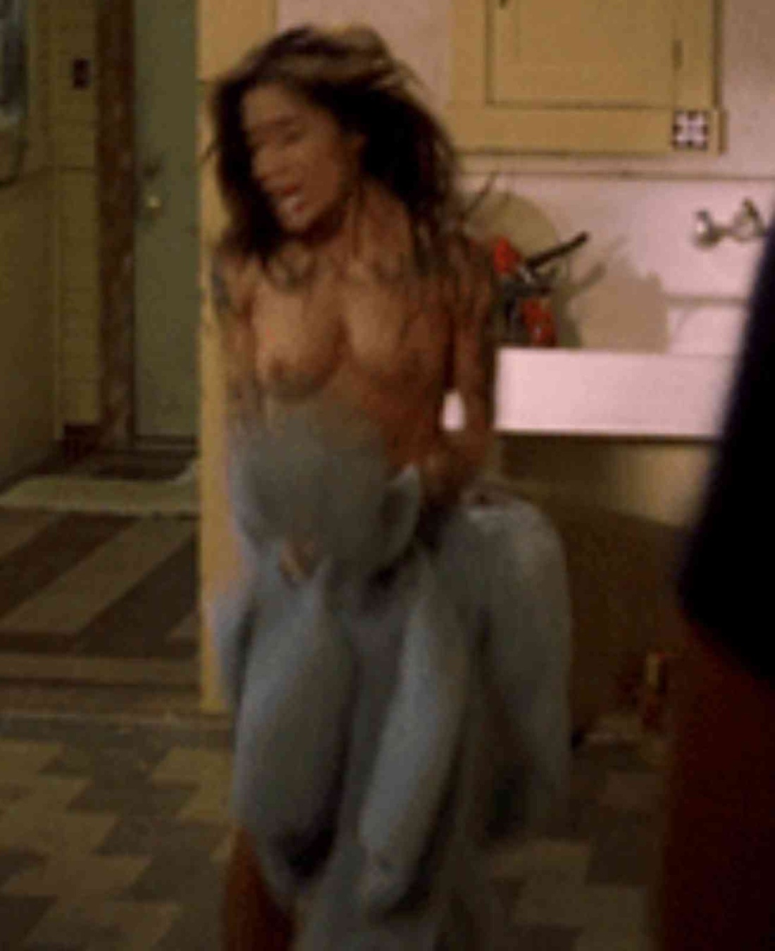 Сара шахи (Sarah Shahi nude Scenes in sex/Life s01e02 03 2021)