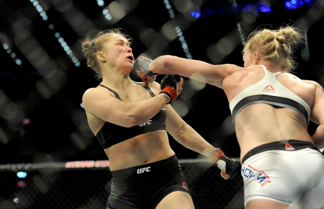 Ronda Rousey UFC грудь