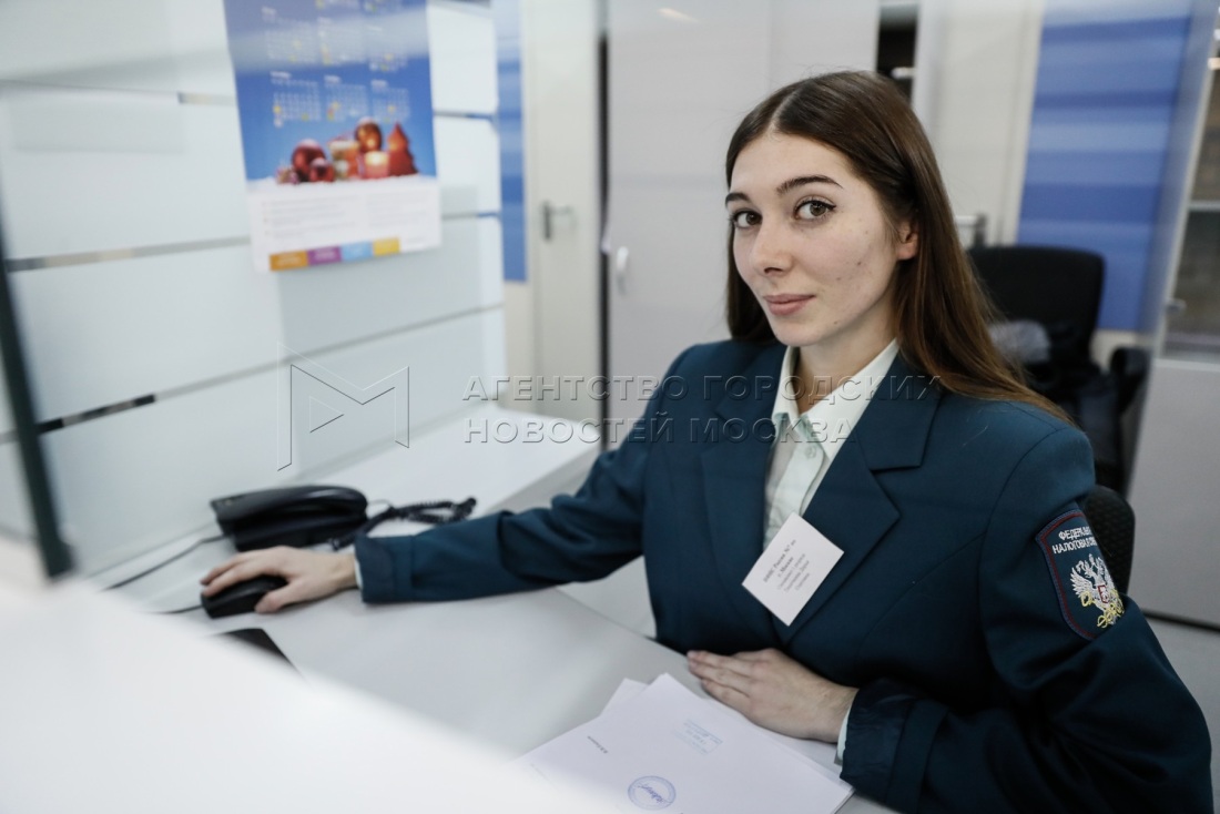 Сотрудник налоговой