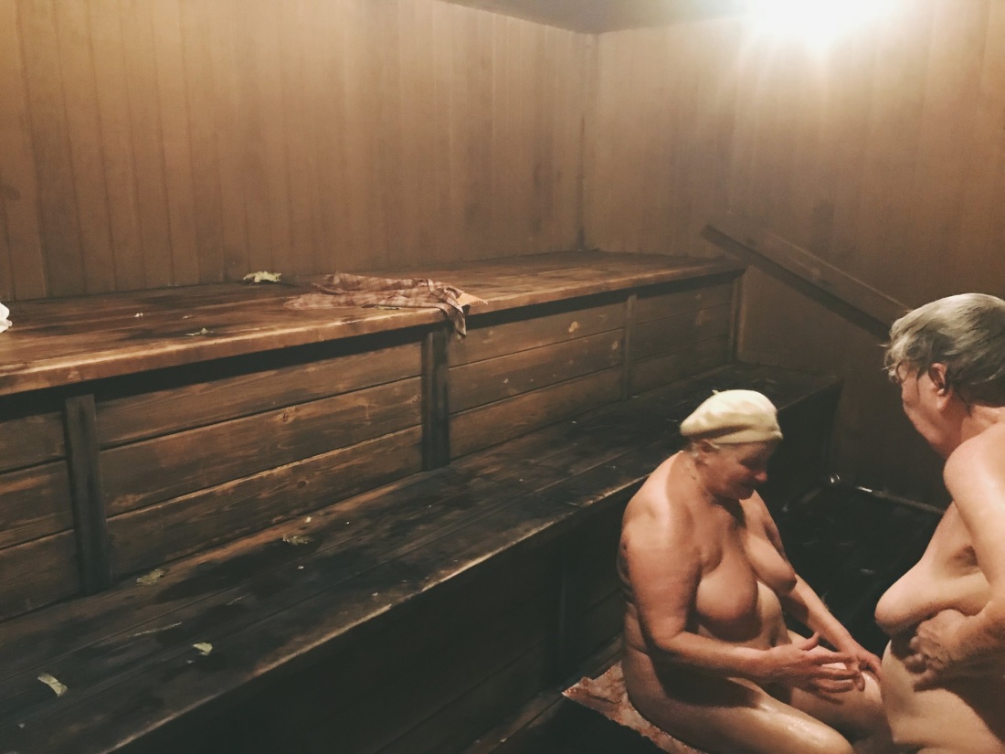 Голые женщины после бани