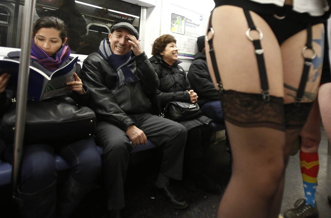 Выебал девушку в метро
