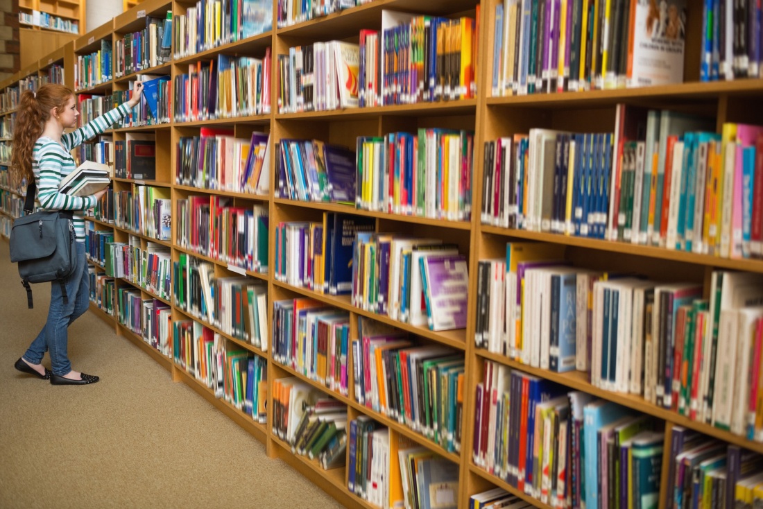 Девушка с книгой