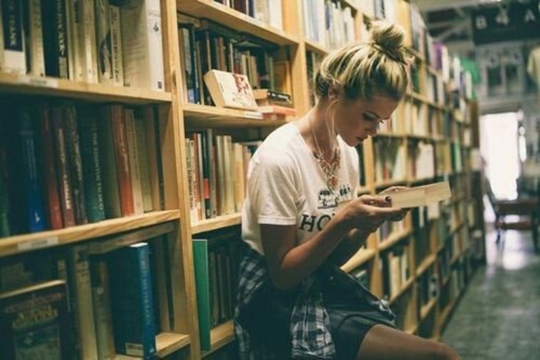 Книги на полке