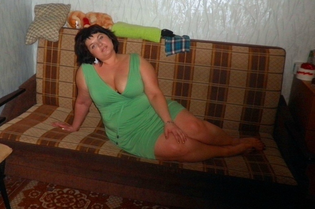 Женщина под собакой