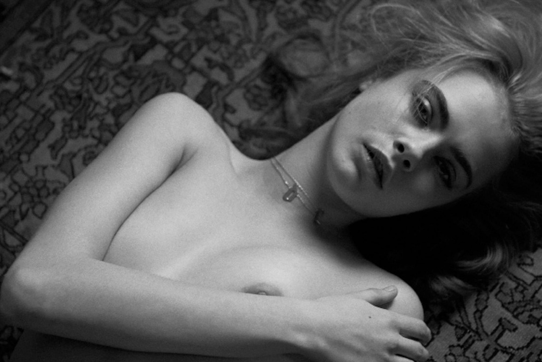 Cara Delevingne топлесс голая